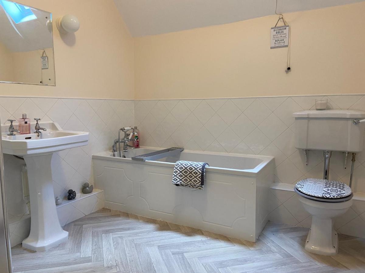 Fabulous 2 Bedroom House Just Outside Edinburgh Auchendinny Bagian luar foto